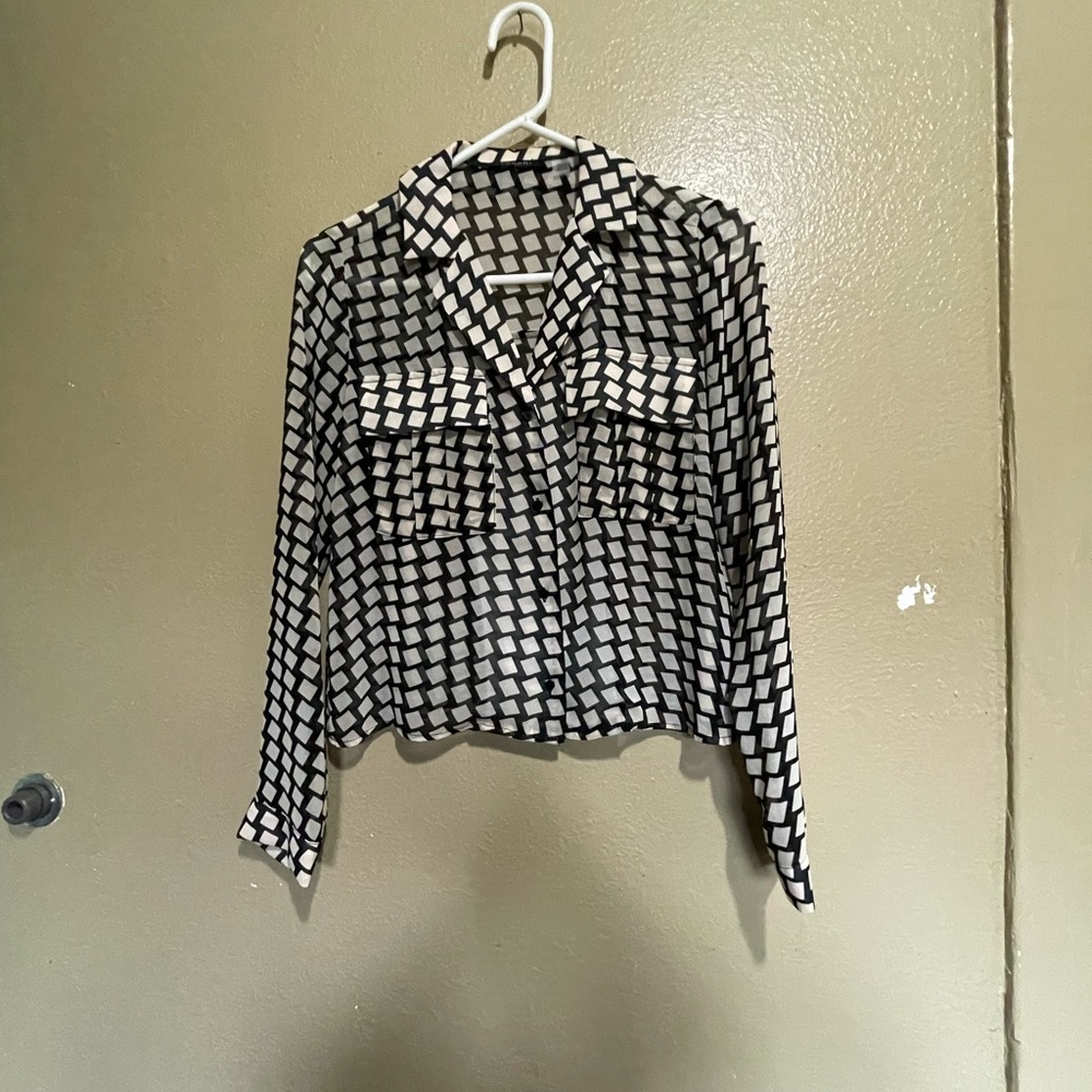 T Tahari Black and White Geometric Button Down Shirt size XS